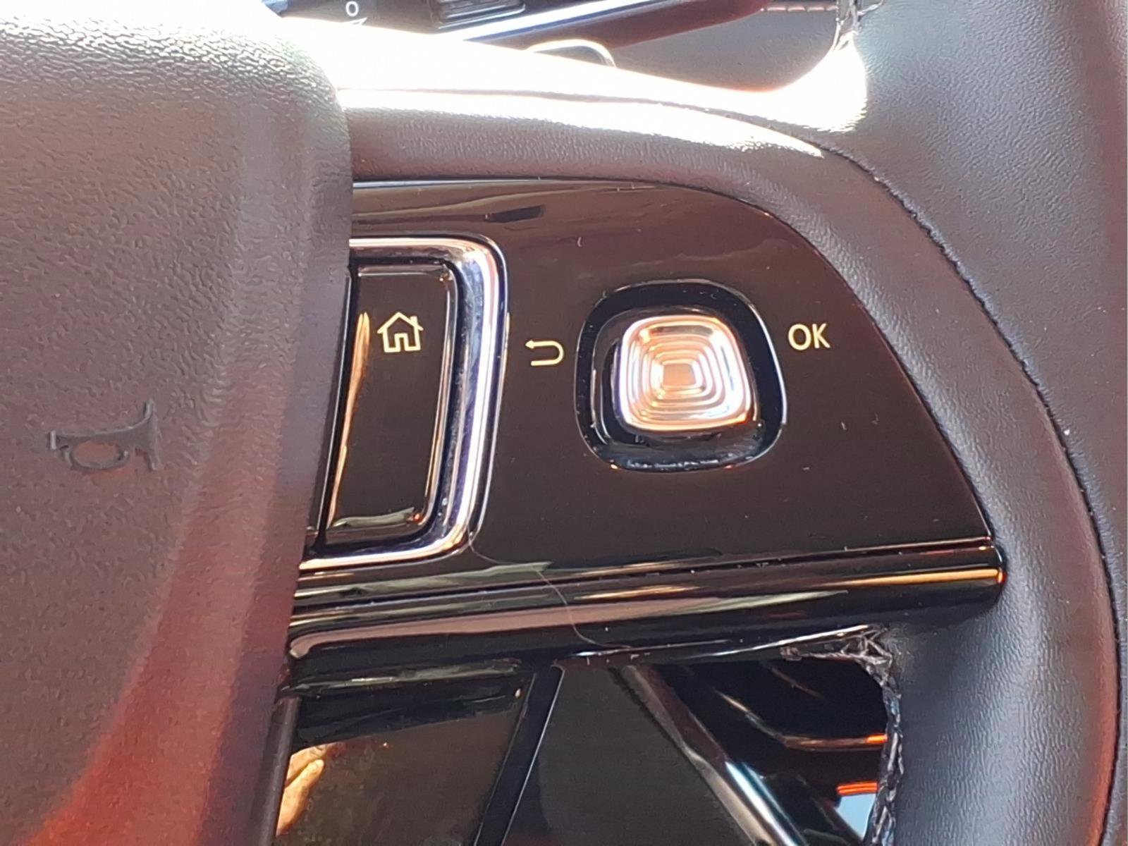 Used 2024 Lincoln Corsair AWD w/ Equipment Group 101A image 11