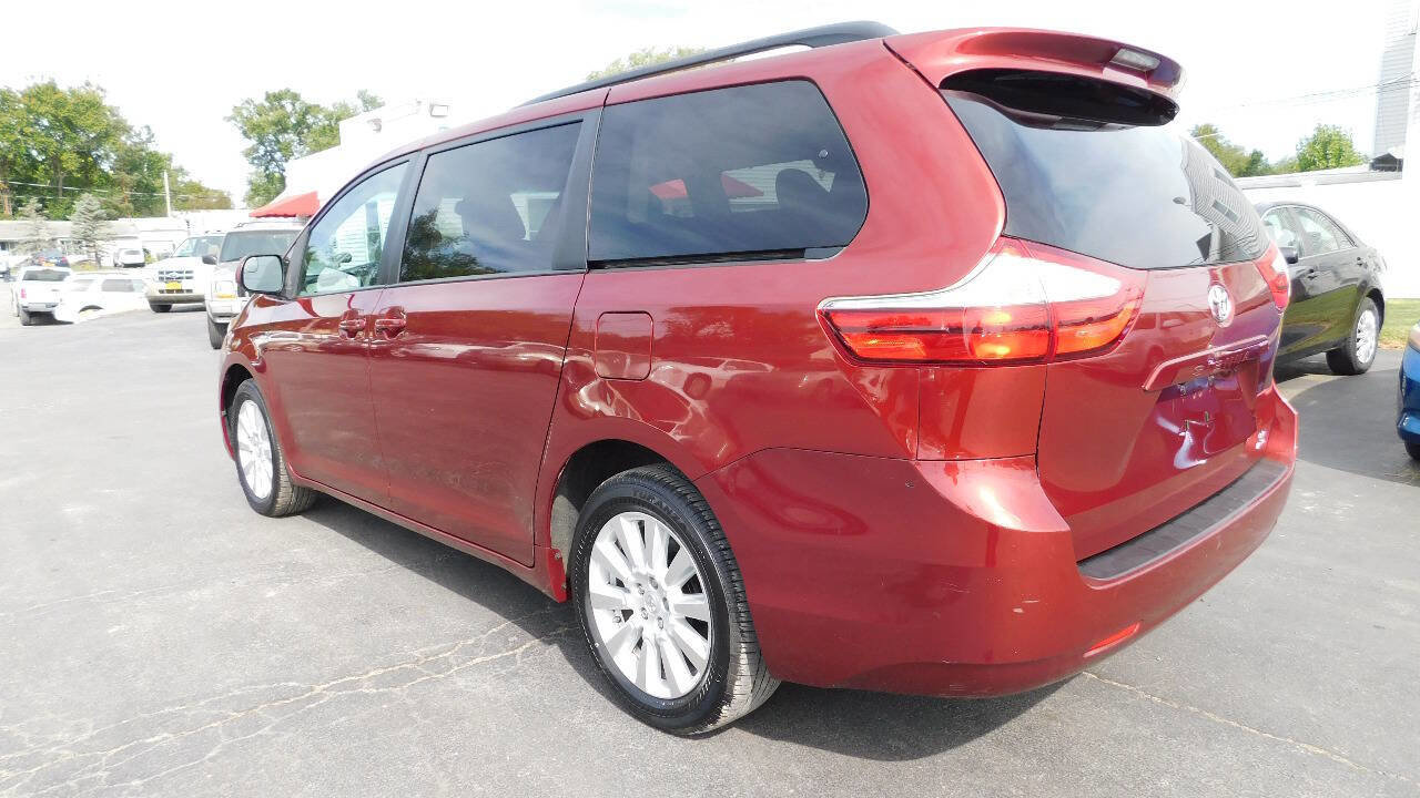 Used 2017 Toyota Sienna LE image 6