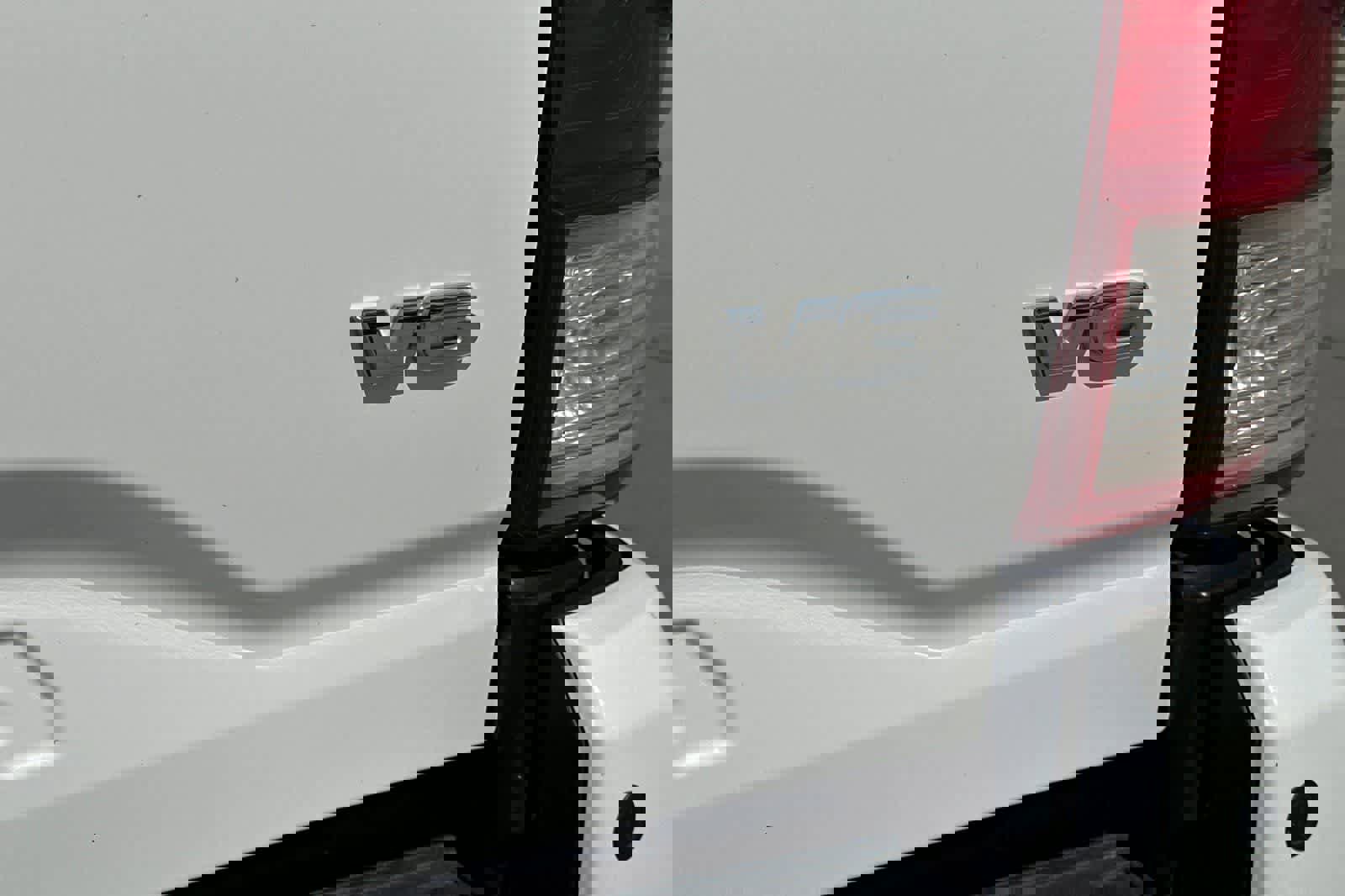 Used 2016 Toyota Tacoma TRD Off-Road w/ Premium & Technology Package image 15