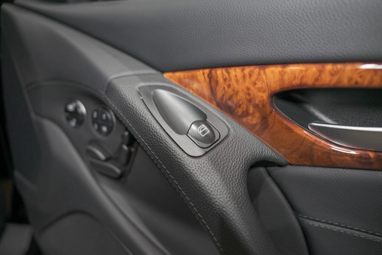 Used 2007 Mercedes-Benz SL 550 image 38