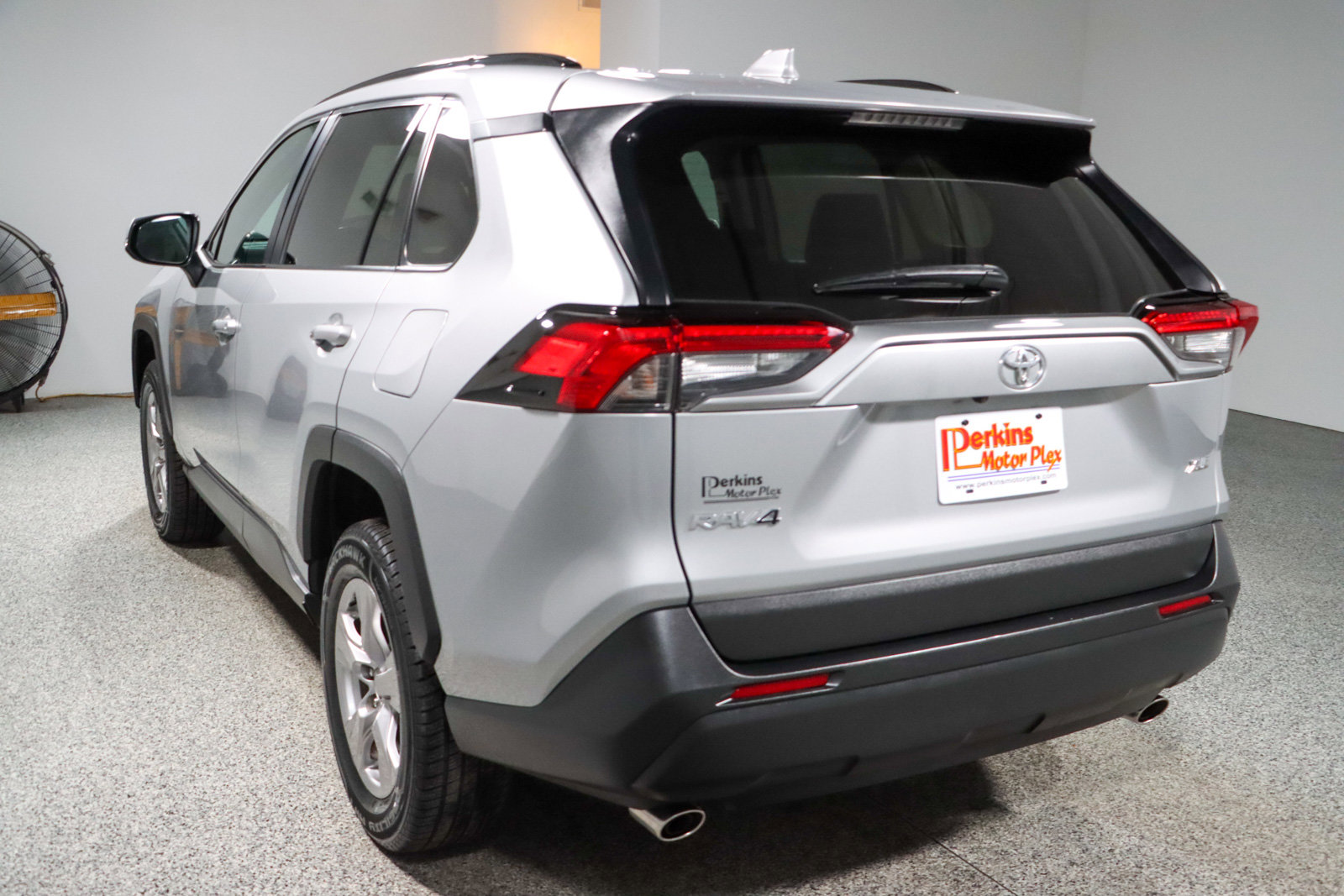 Used 2023 Toyota RAV4 XLE w/ Convenience Package image 9