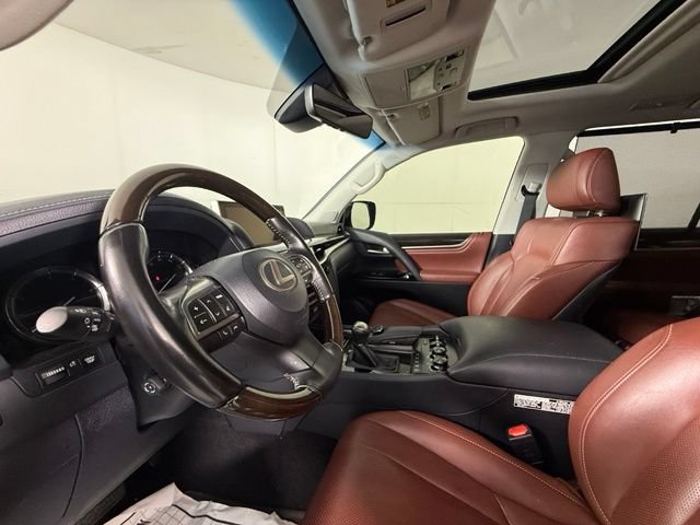 Used 2021 Lexus LX 570 4WD w/ Luxury Package image 16