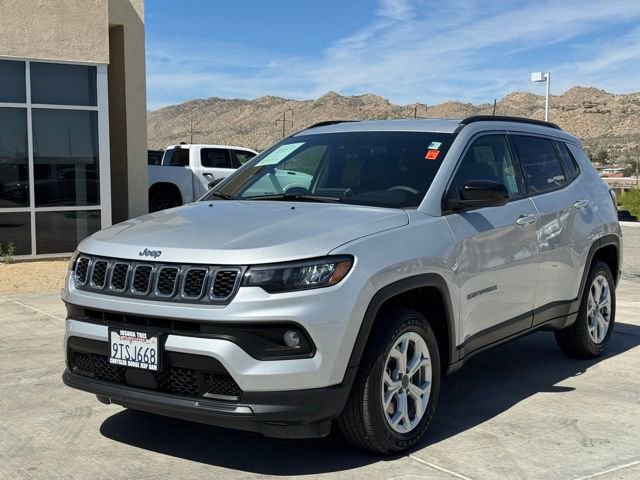 New 2025 Jeep Compass Latitude image 3