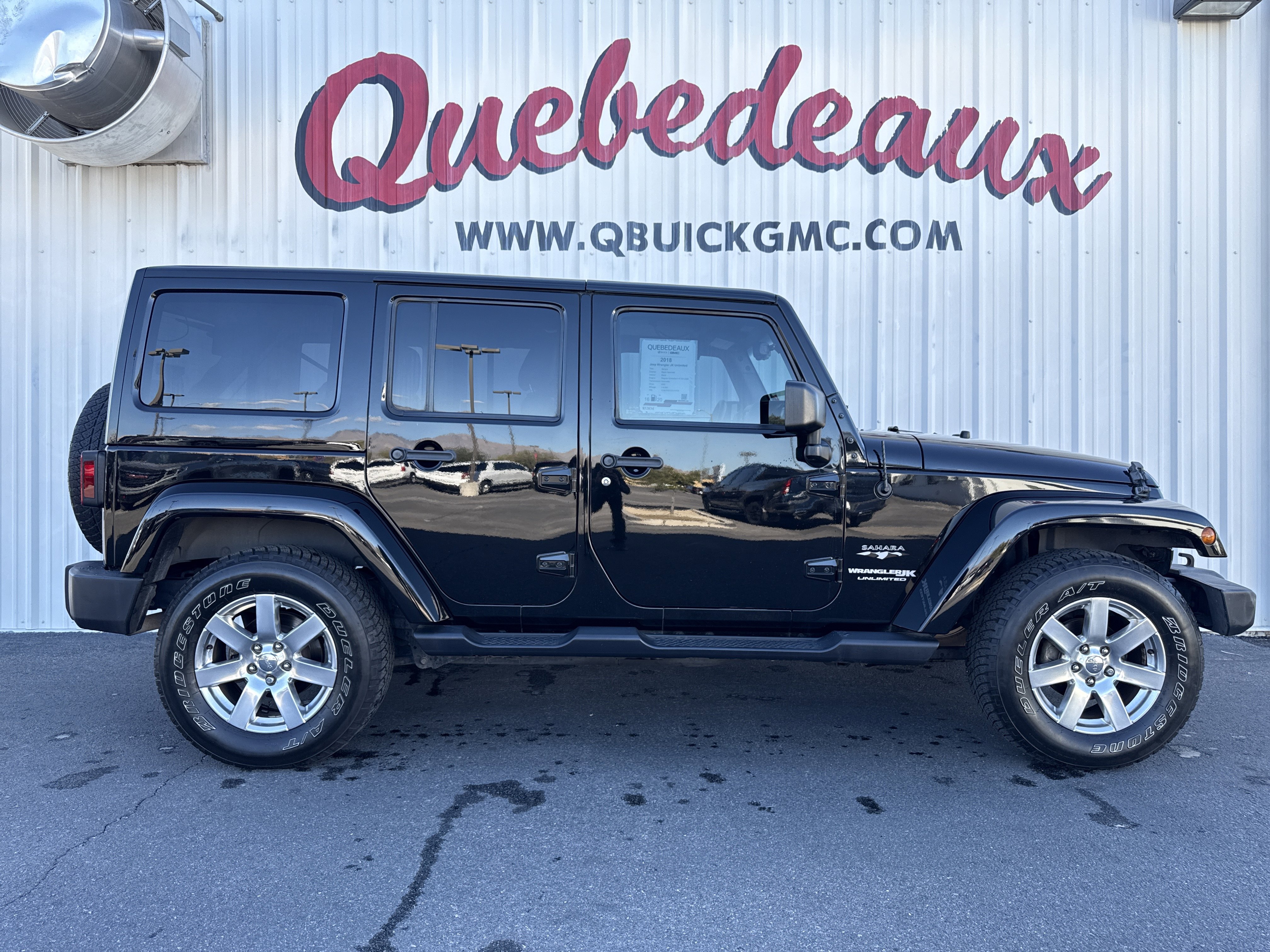 Used 2018 Jeep Wrangler Unlimited Sahara w/ Connectivity Group image 30