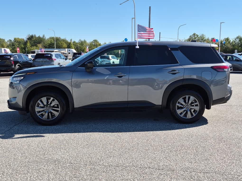 Used 2025 Nissan Pathfinder S AWD/4WD image 5