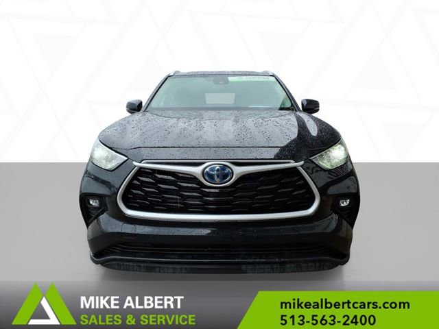 Used 2023 Toyota Highlander XLE image 2