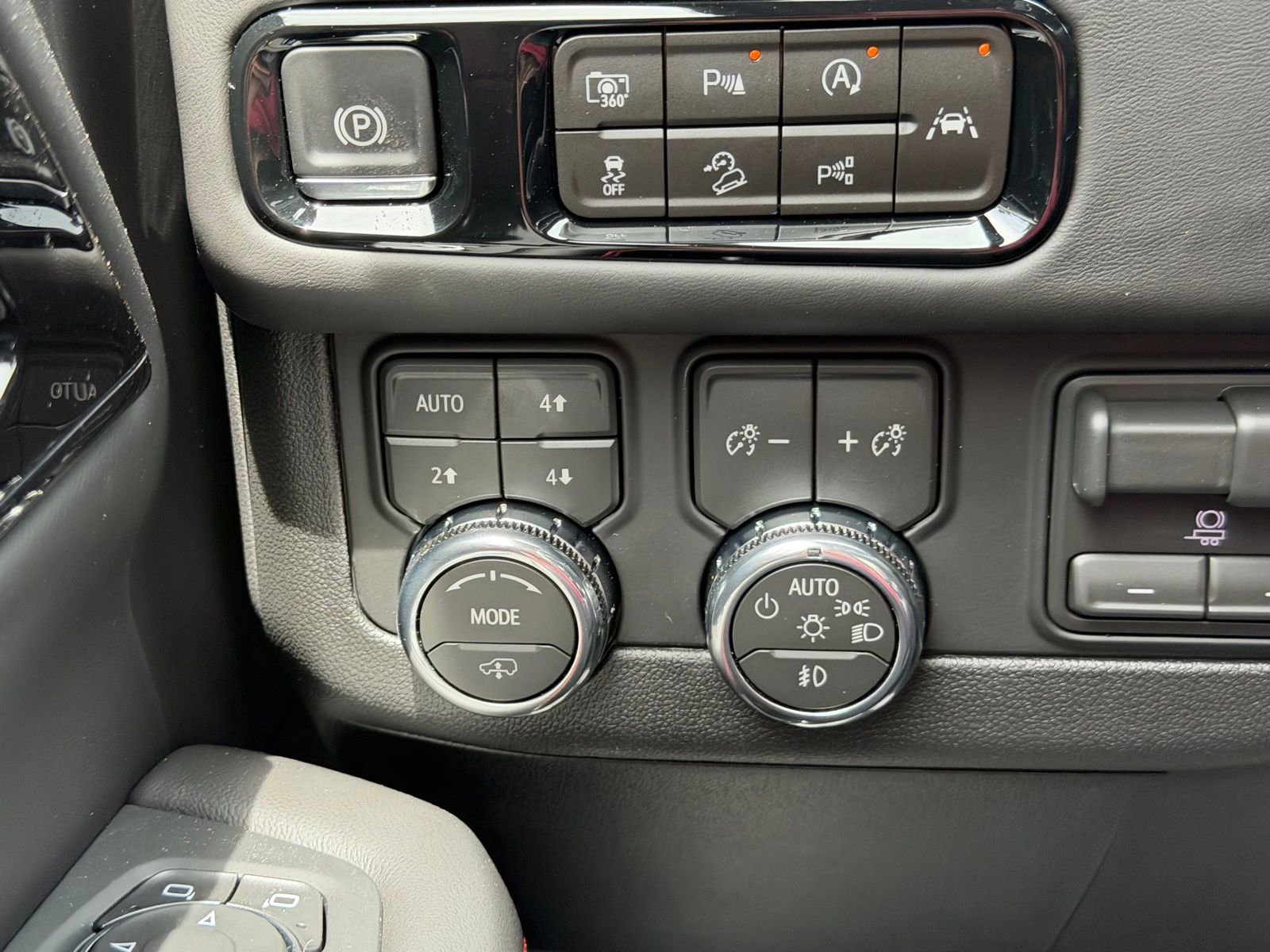 New 2026 GMC Yukon XL AT4 Ultimate w/ LPO, Floor Liner Package AWD/4WD image 16