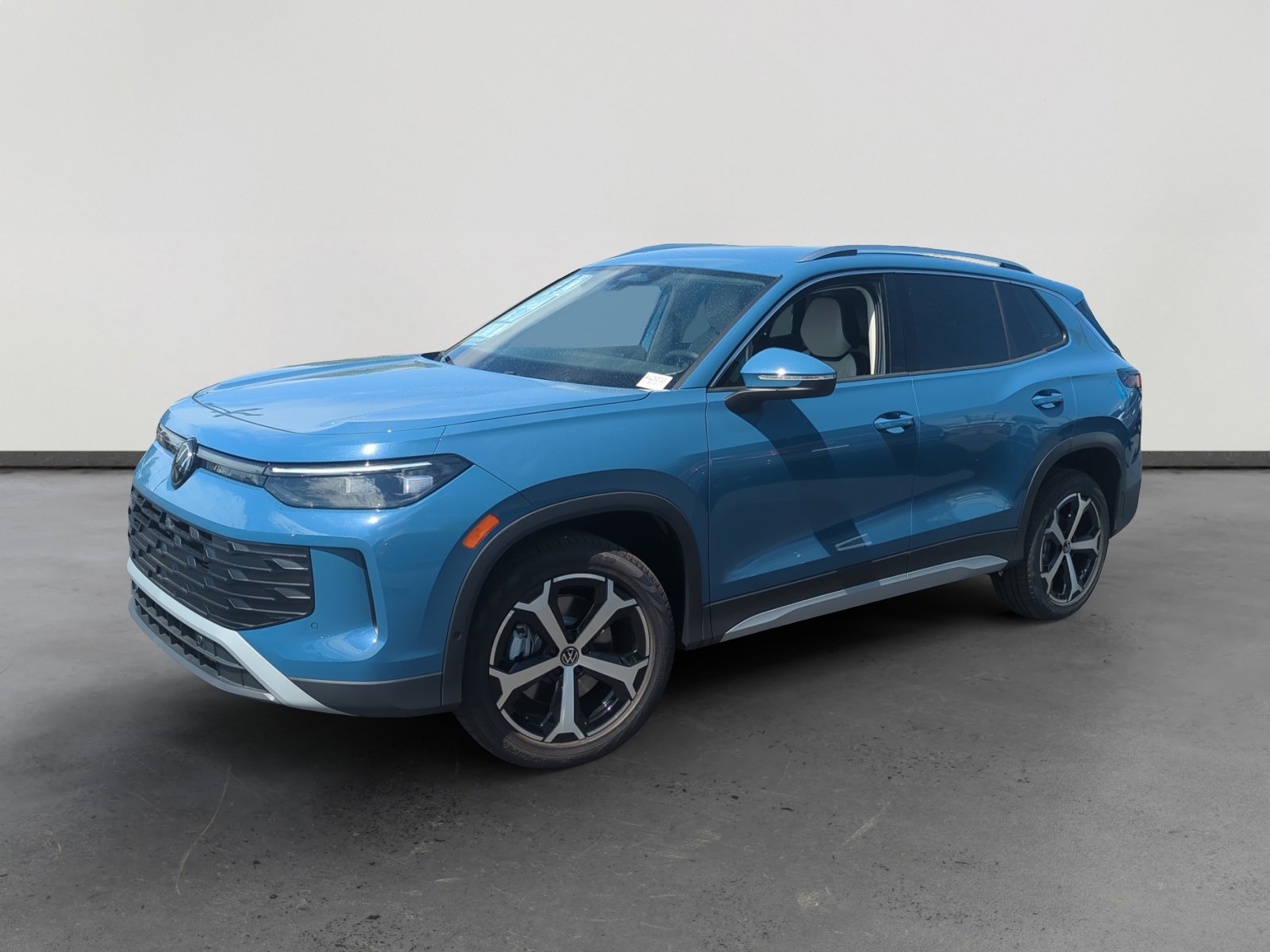 New 2025 Volkswagen Tiguan SE image 1