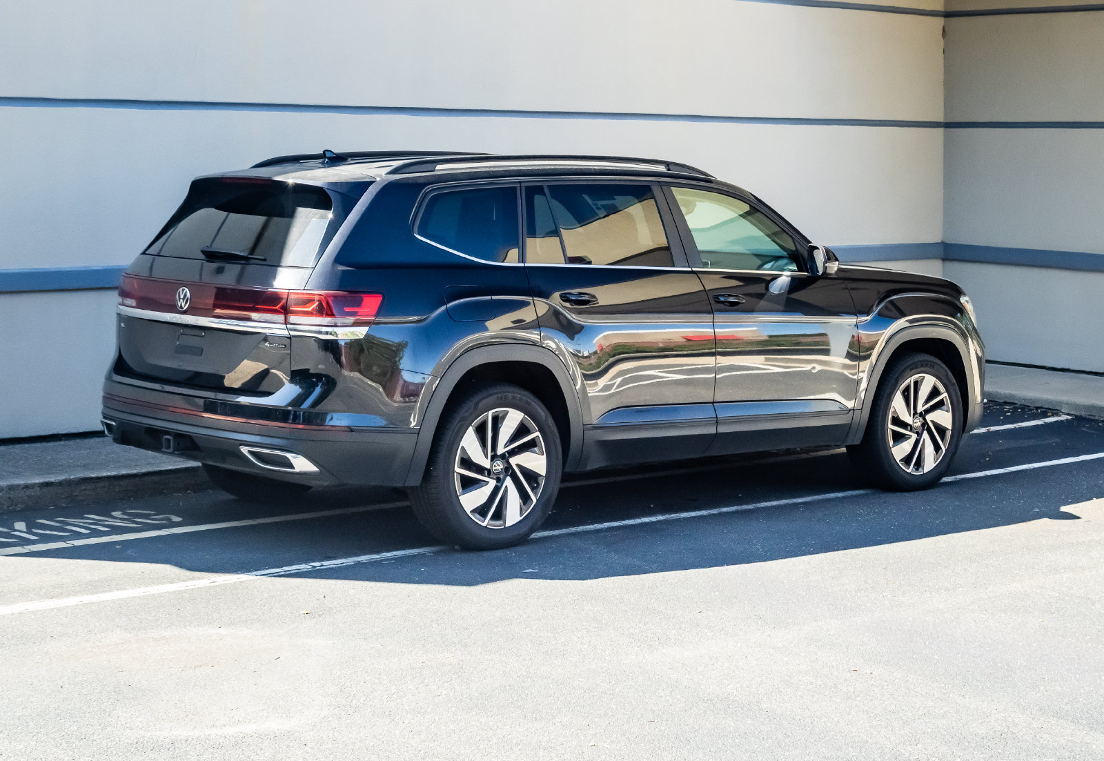Used 2025 Volkswagen Atlas SE AWD/4WD image 10