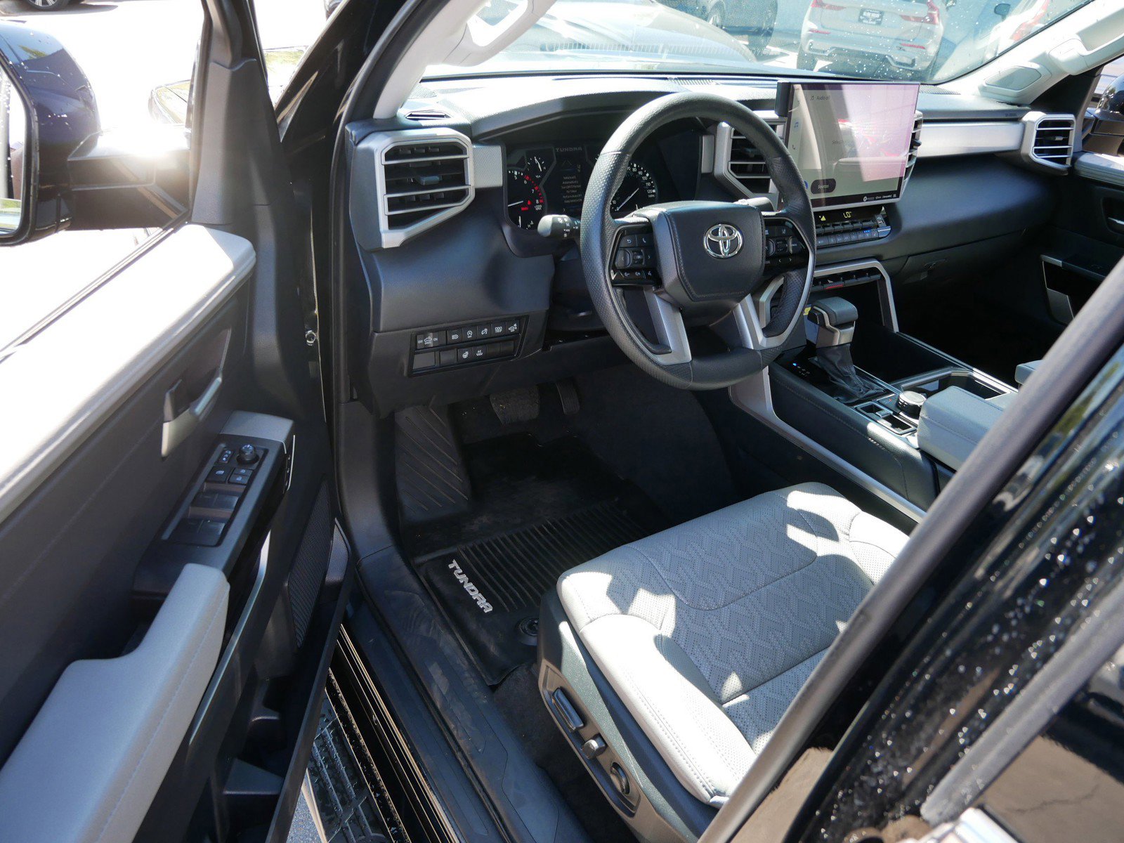 Used 2023 Toyota Tundra Limited AWD/4WD image 10