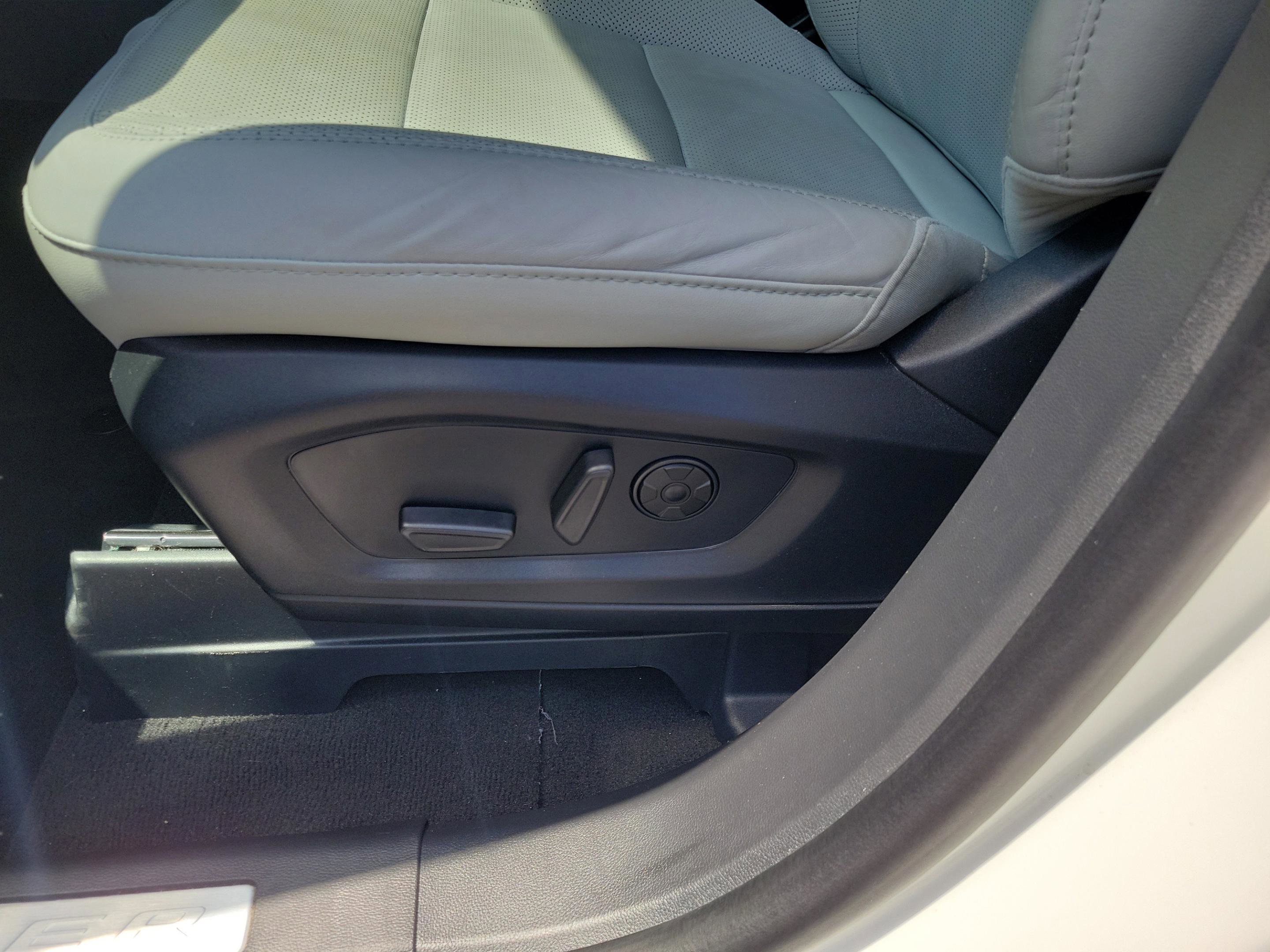 Used 2025 Ford Explorer Platinum w/ Ultimate Package image 9