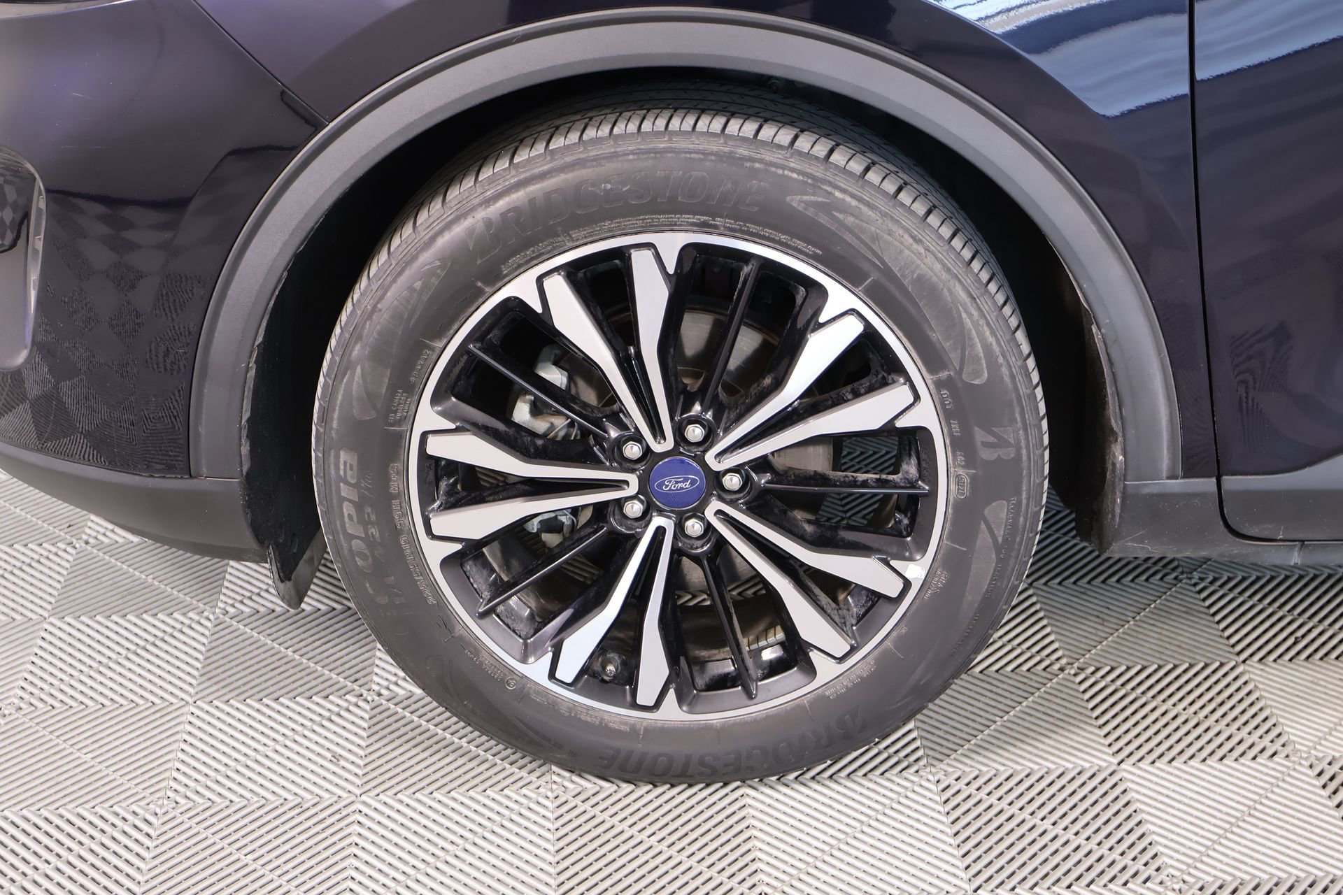 Used 2021 Ford Escape SE w/ SE Sport Appearance Package image 17