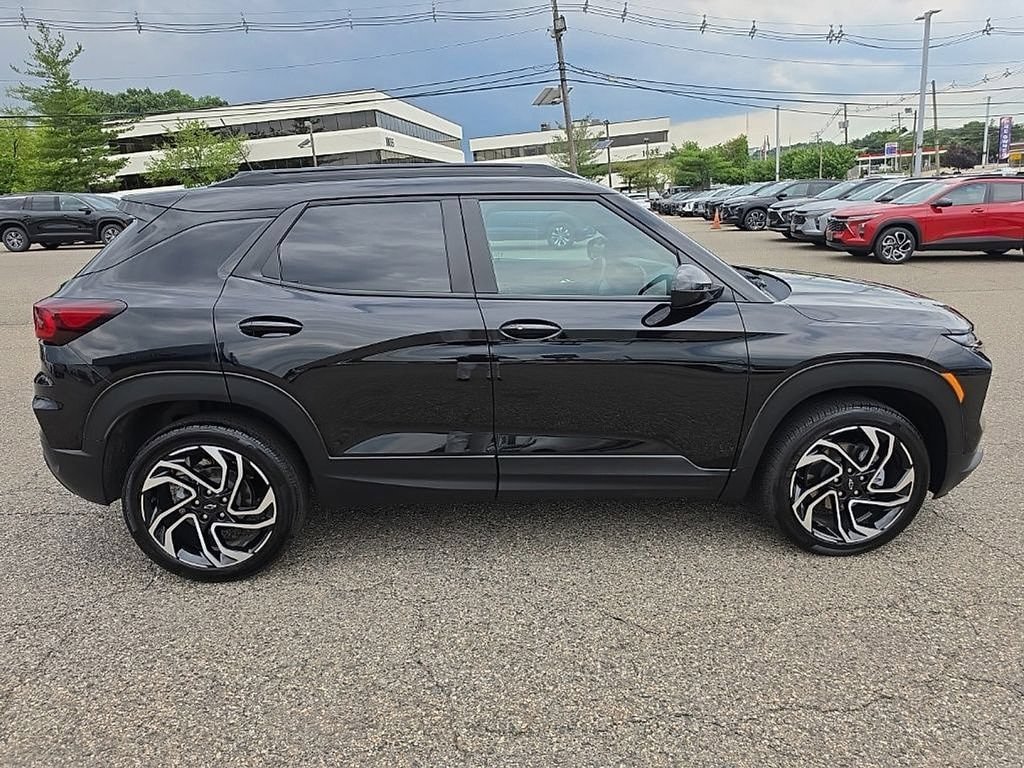Used 2024 Chevrolet TrailBlazer RS w/ Convenience Package AWD/4WD image 2