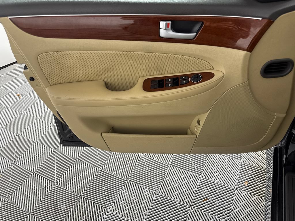 Used 2014 Hyundai Genesis 3.8 RWD image 10