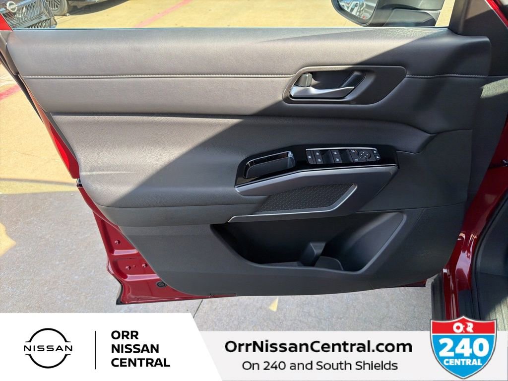 New 2026 Nissan Pathfinder SL image 12