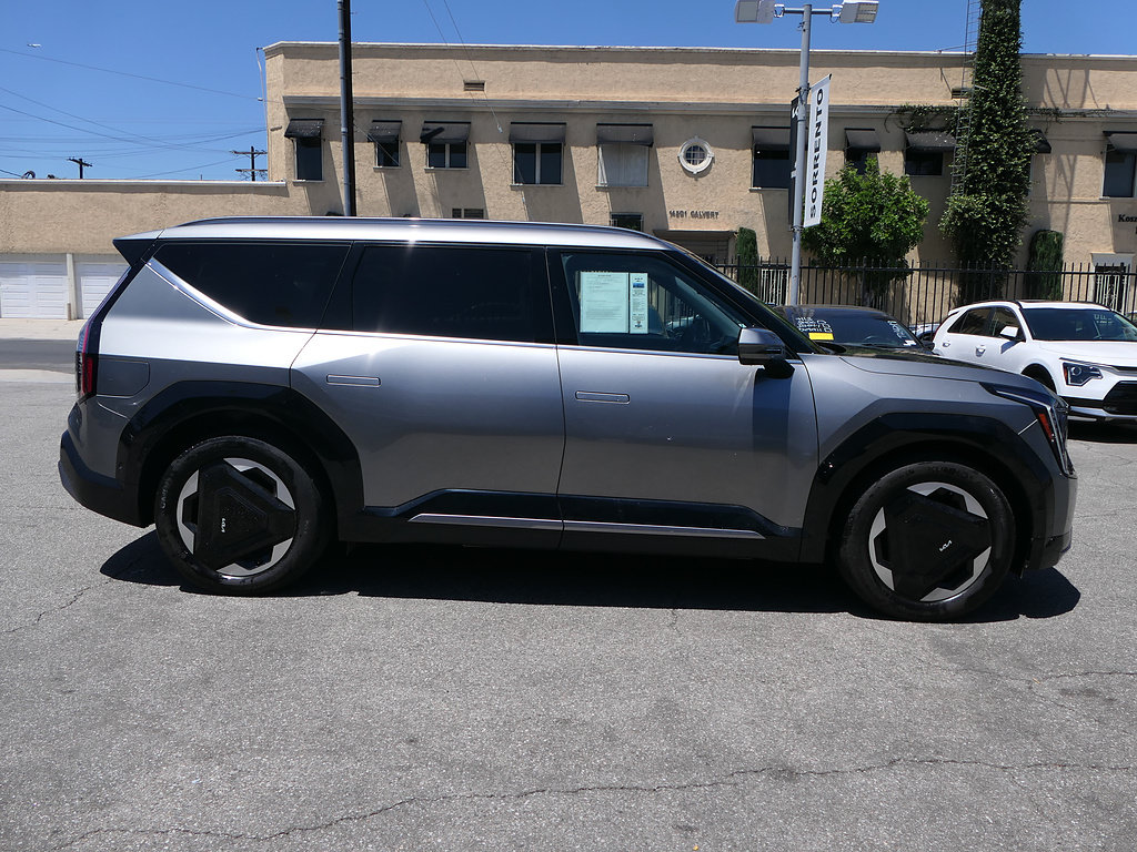 Used 2024 Kia EV9 Land AWD/4WD image 2