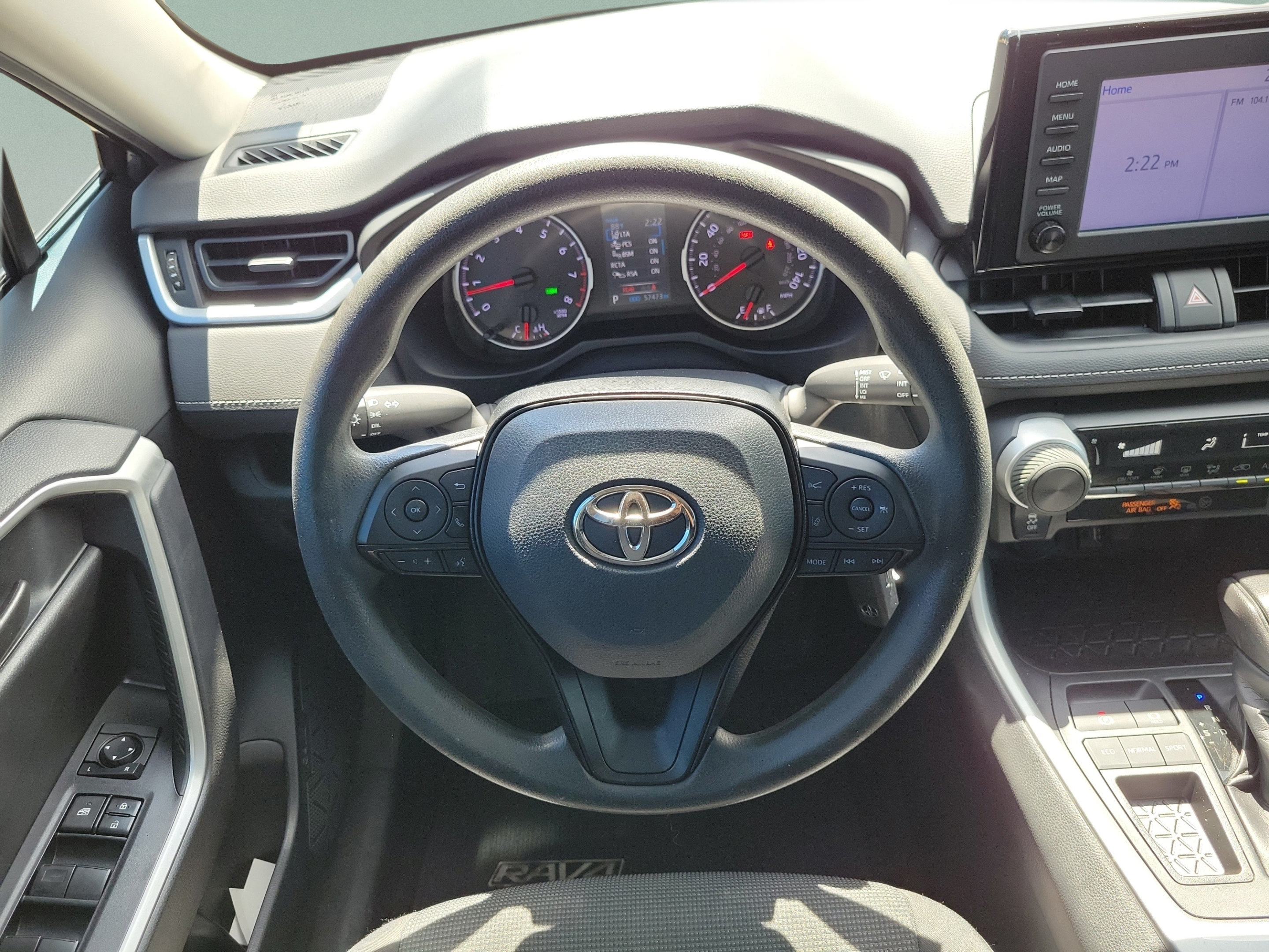Used 2019 Toyota RAV4 LE FWD image 13