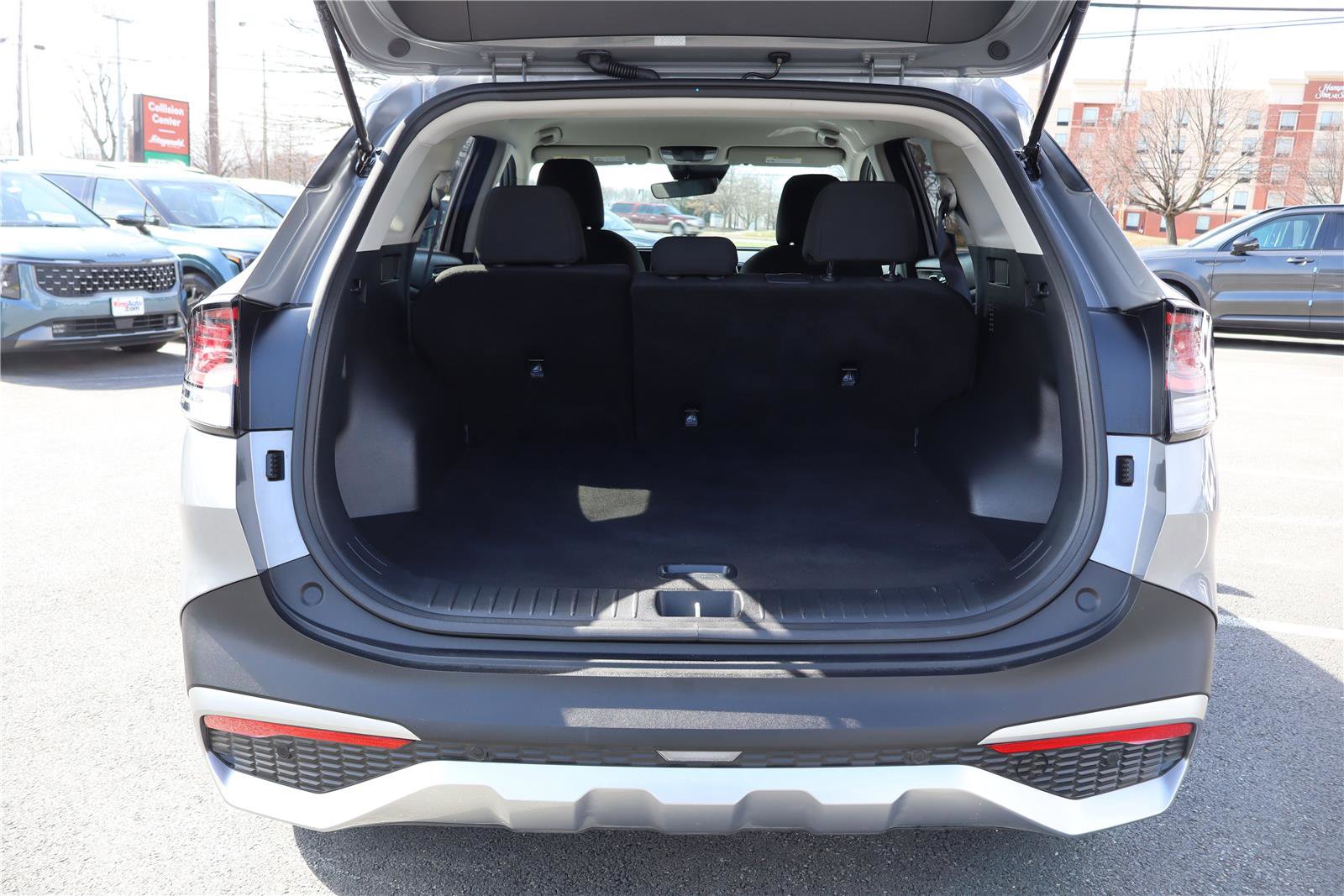 Certified 2025 Kia Sportage LX image 4