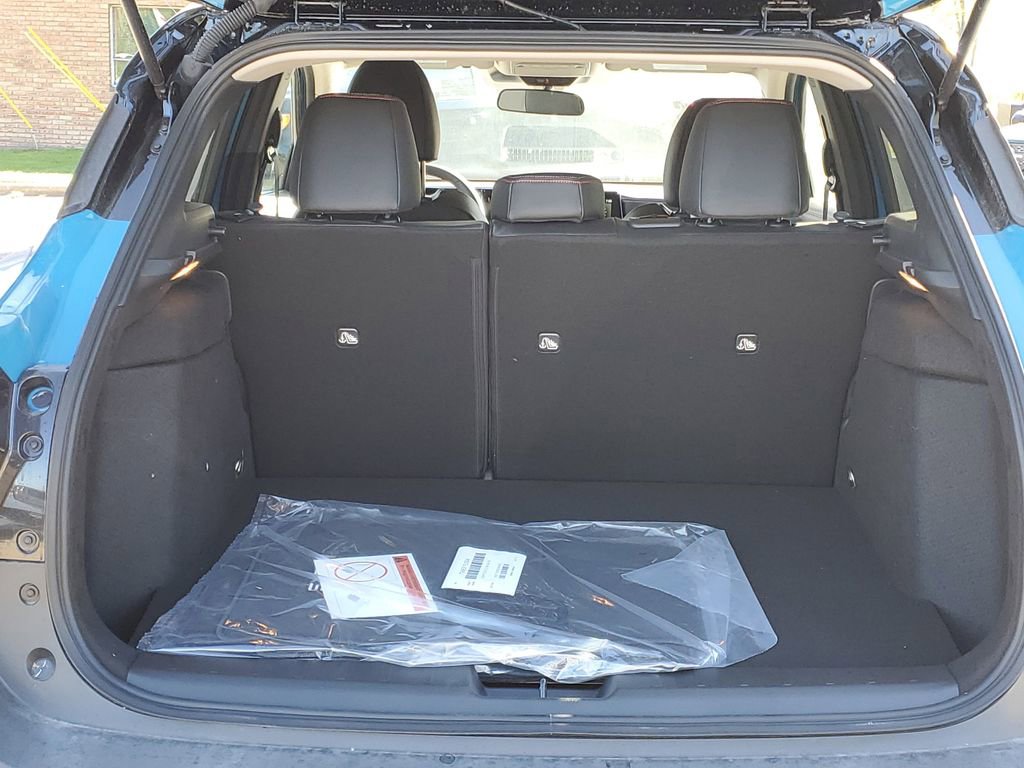 New 2025 Nissan Kicks SR image 7