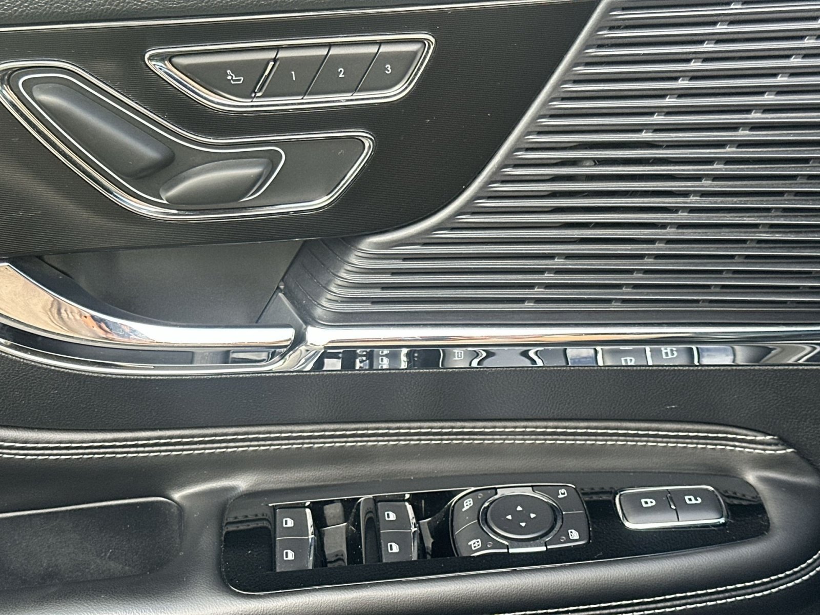 Used 2021 Lincoln Corsair AWD image 23