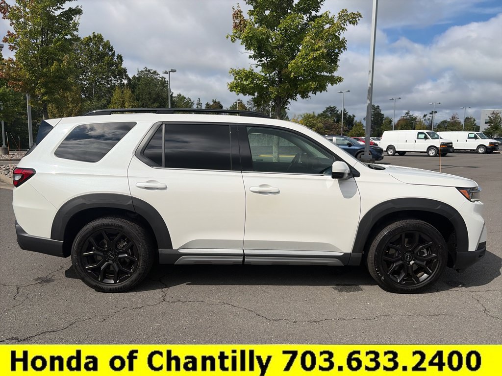 Used 2025 Honda Pilot Touring image 8