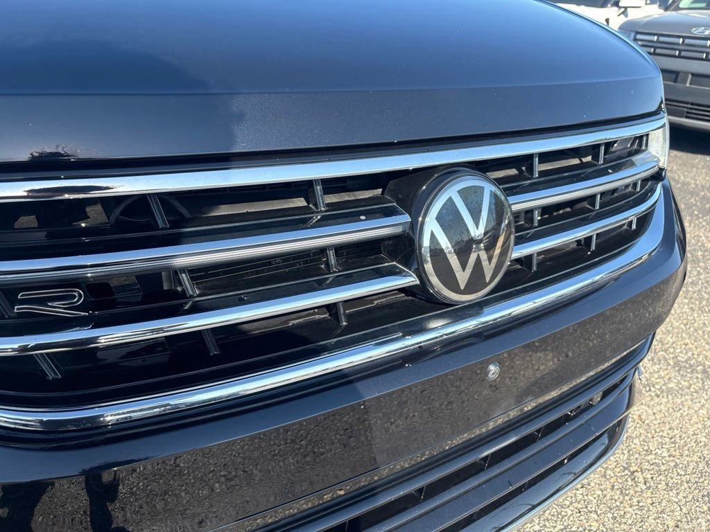 Used 2022 Volkswagen Tiguan SEL R-Line AWD/4WD image 5