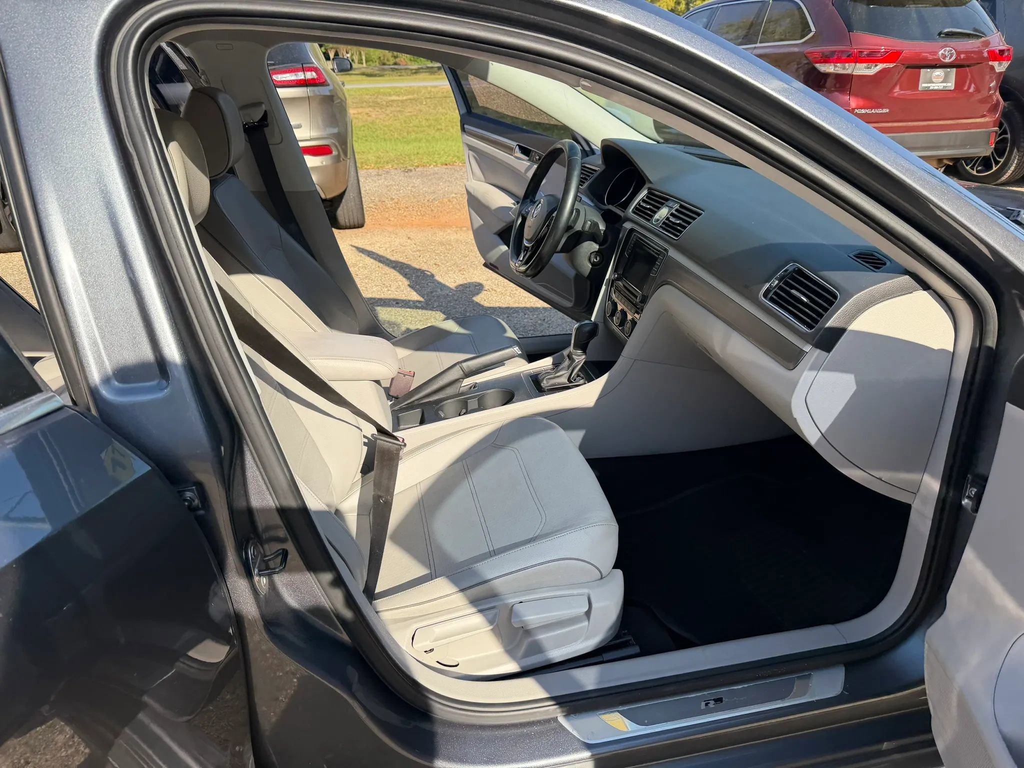 Used 2017 Volkswagen Passat 1.8T R-Line image 10