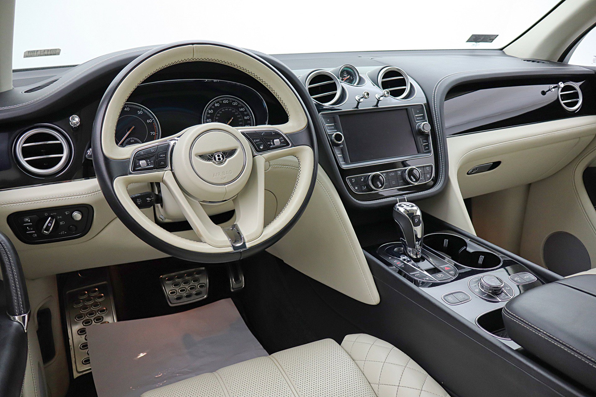 Certified 2017 Bentley Bentayga AWD/4WD image 42