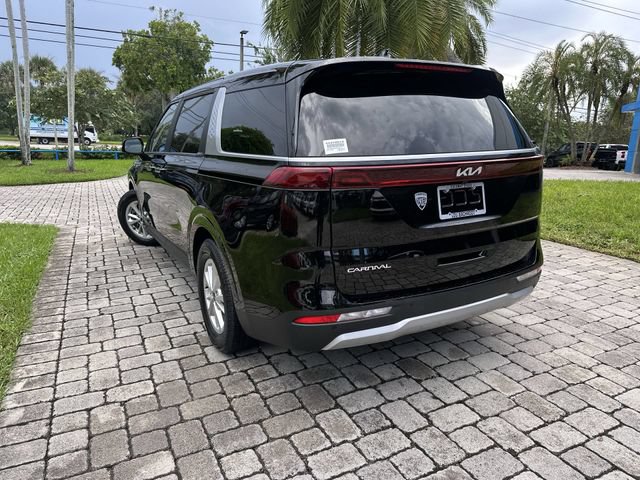 Used 2024 Kia Carnival LX FWD image 12