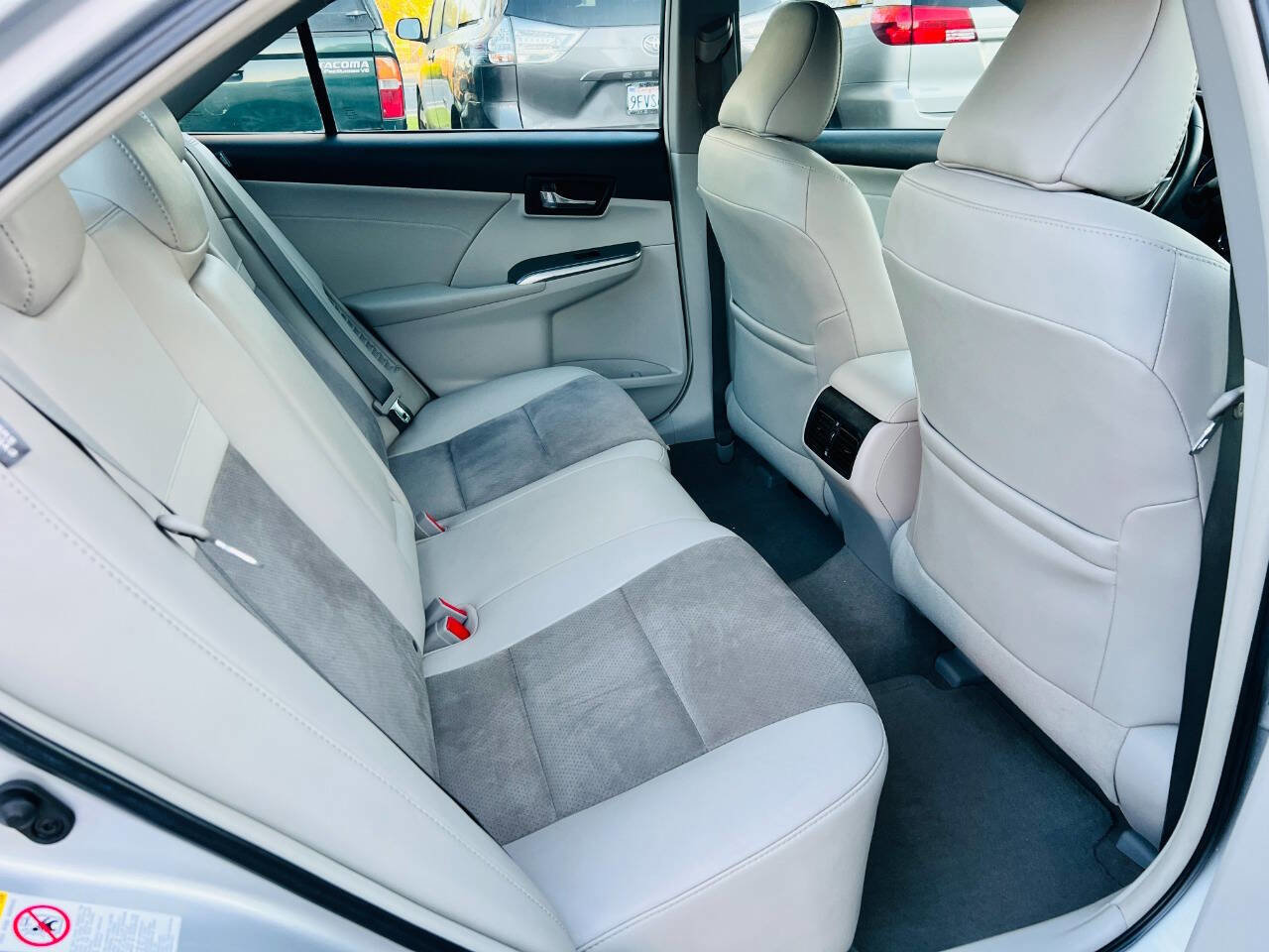 Used 2013 Toyota Camry XLE w/ Leather Pkg image 17