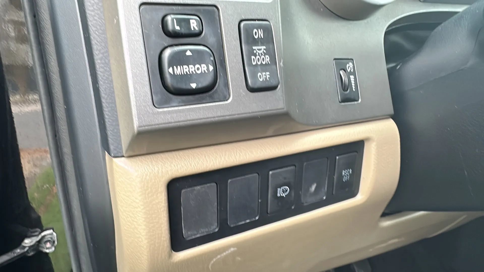 Used 2014 Toyota Sequoia SR5 AWD/4WD image 45