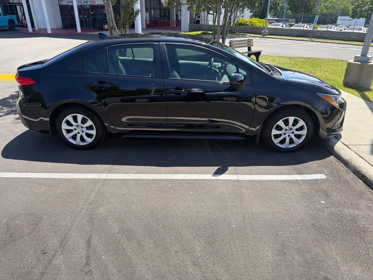Used 2025 Toyota Corolla LE FWD image 5