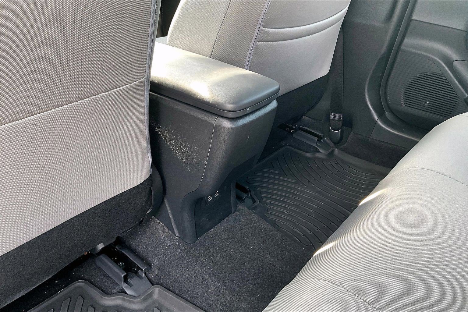 Used 2024 Toyota Prius LE AWD/4WD image 10