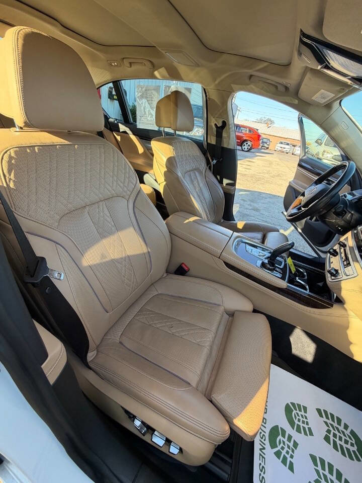Used 2019 BMW 750i xDrive w/ Luxury Rear Seating Package image 19