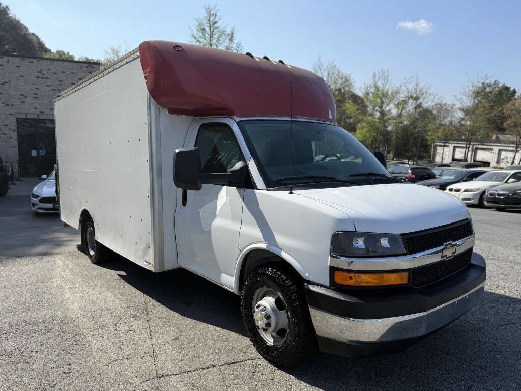 Used 2017 Chevrolet Express 3500 RWD image 3