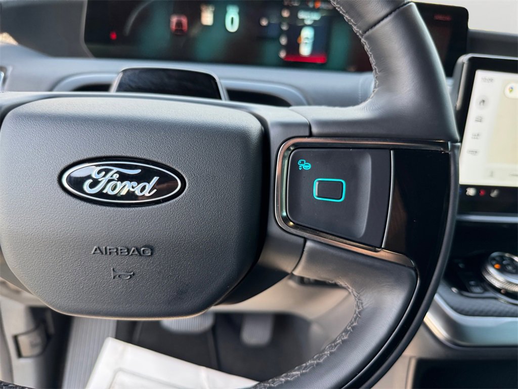 Used 2025 Ford Expedition Platinum w/ Stealth Appearance Package image 20