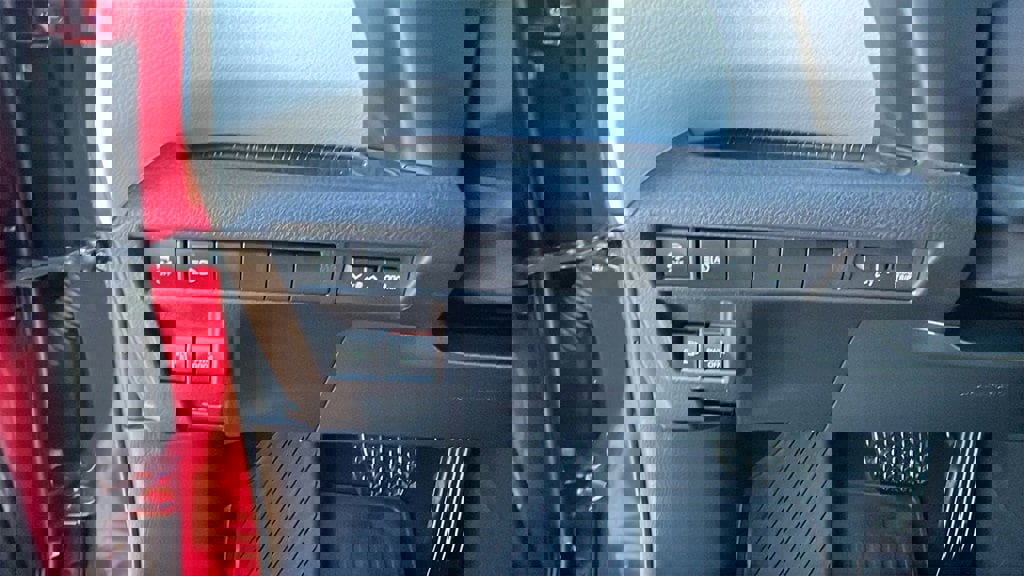 Used 2025 Toyota Sienna XLE image 23