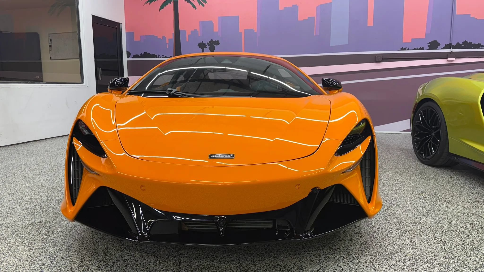 Used 2023 McLaren Artura RWD image 5