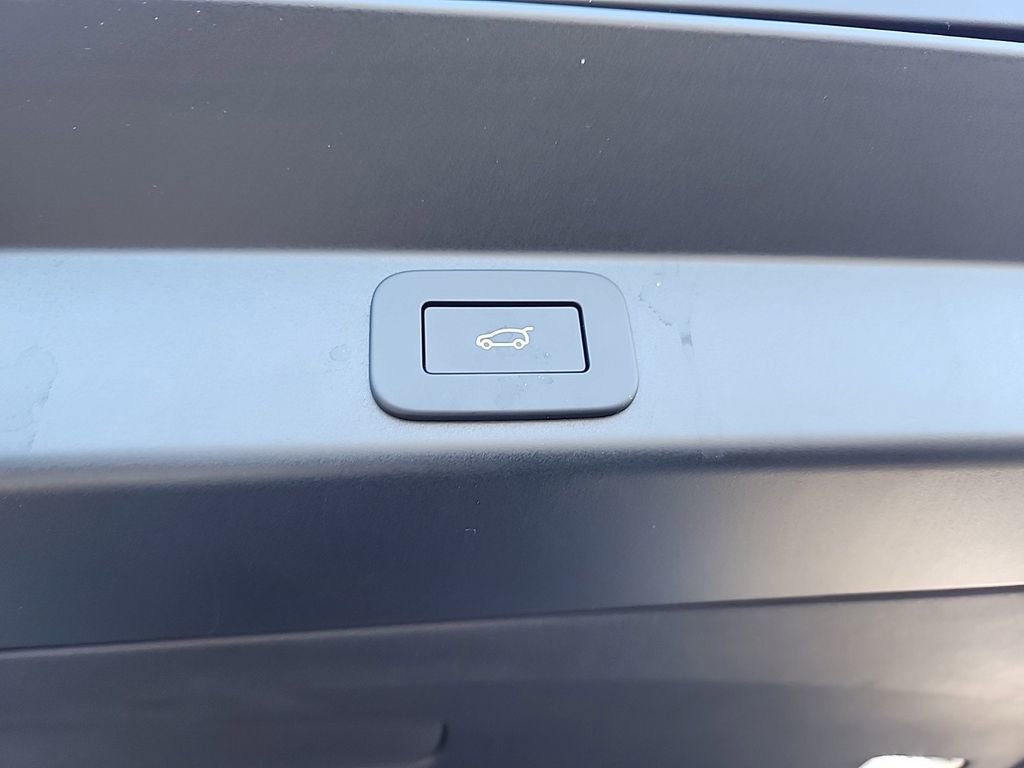 Certified 2025 Land Rover Range Rover Sport image 14