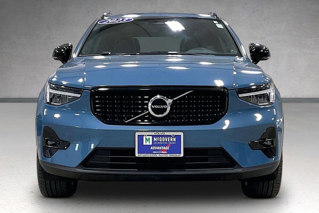 Certified 2023 Volvo XC40 B5 Plus w/ Climate Package AWD/4WD image 2