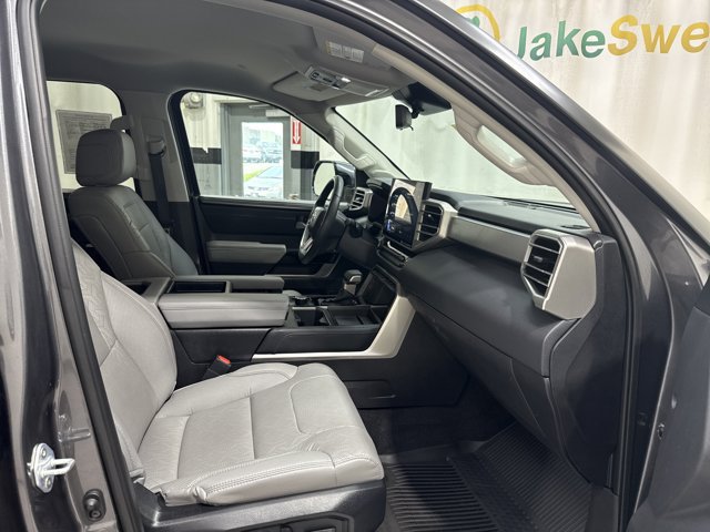 Used 2024 Toyota Tundra Limited AWD/4WD image 28