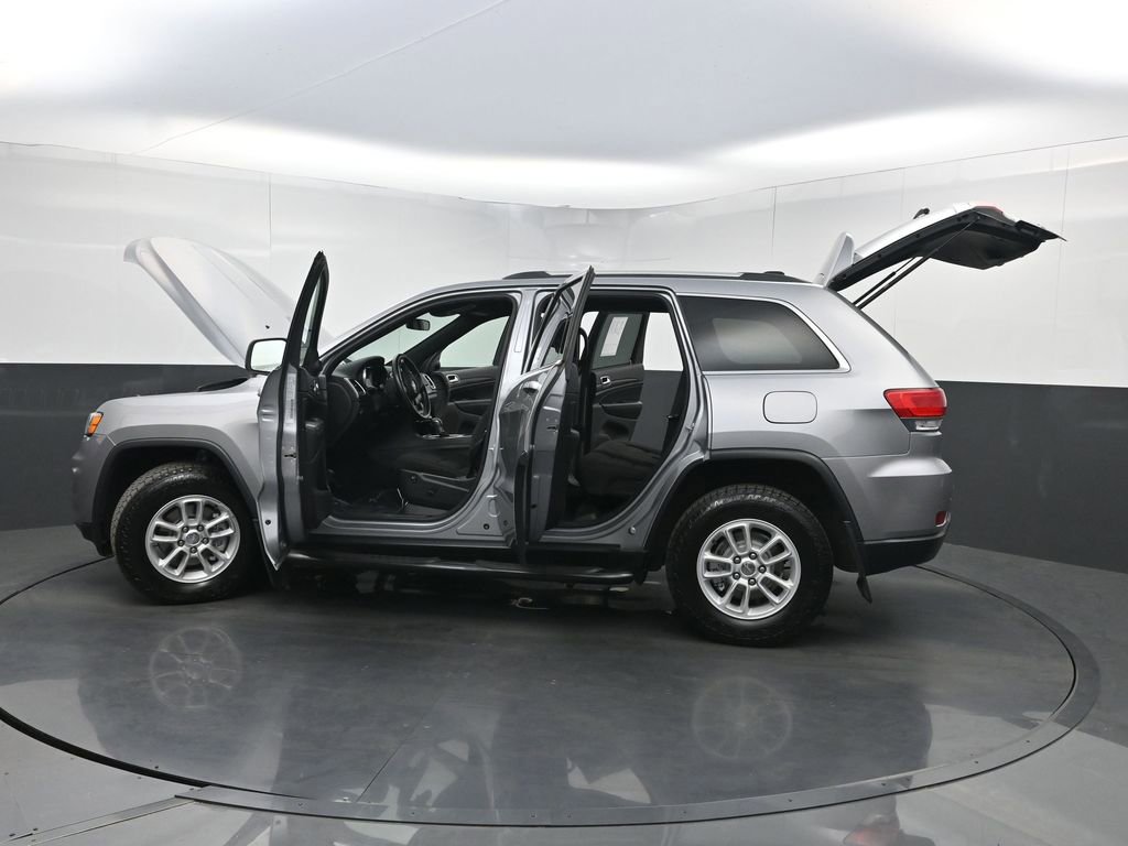 Used 2018 Jeep Grand Cherokee Laredo AWD/4WD image 32