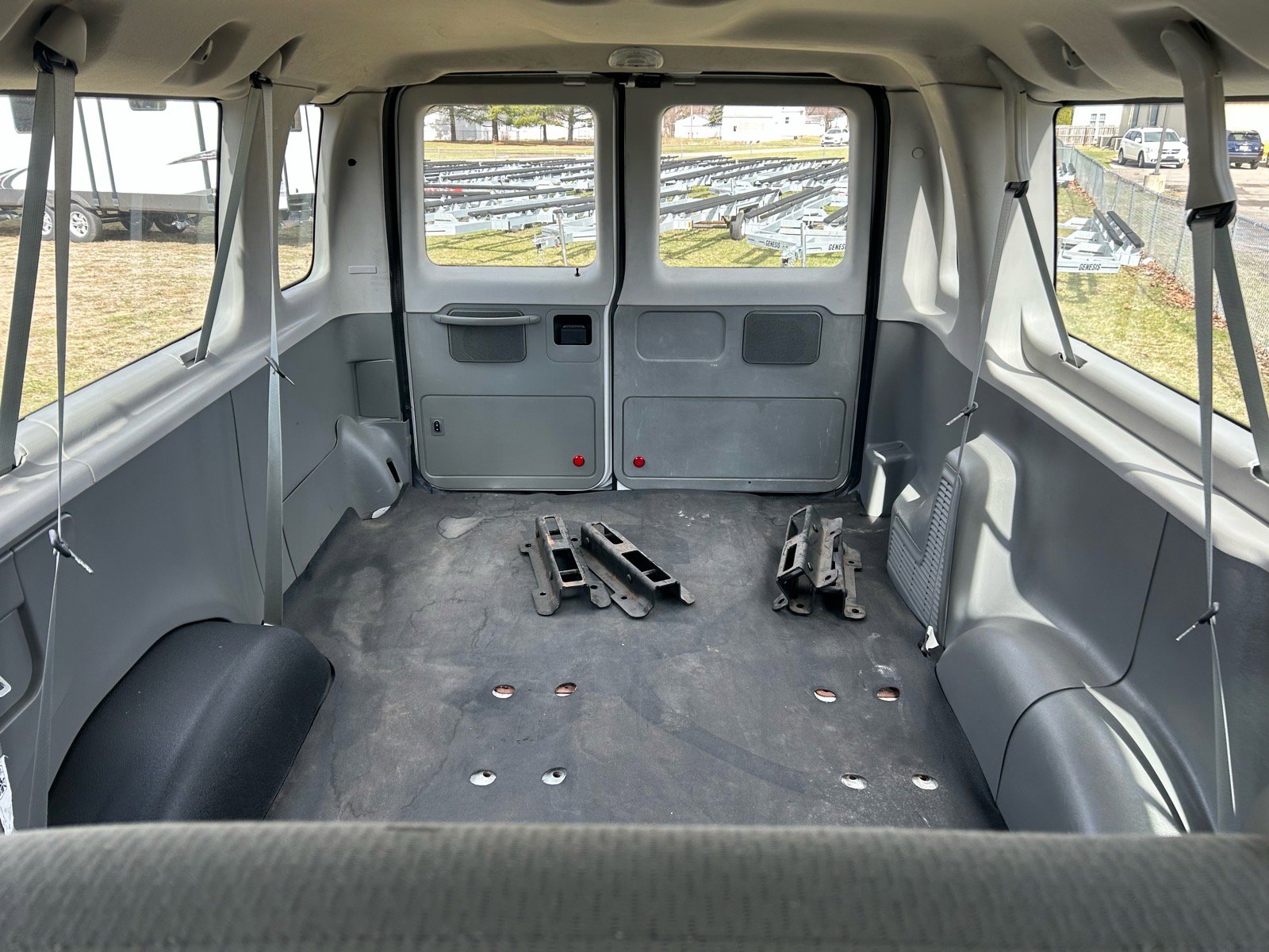 Used 2011 Ford E-350 and Econoline 350 XLT image 11