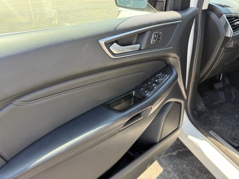 Used 2018 Ford Edge Titanium w/ Equipment Group 301A FWD image 15