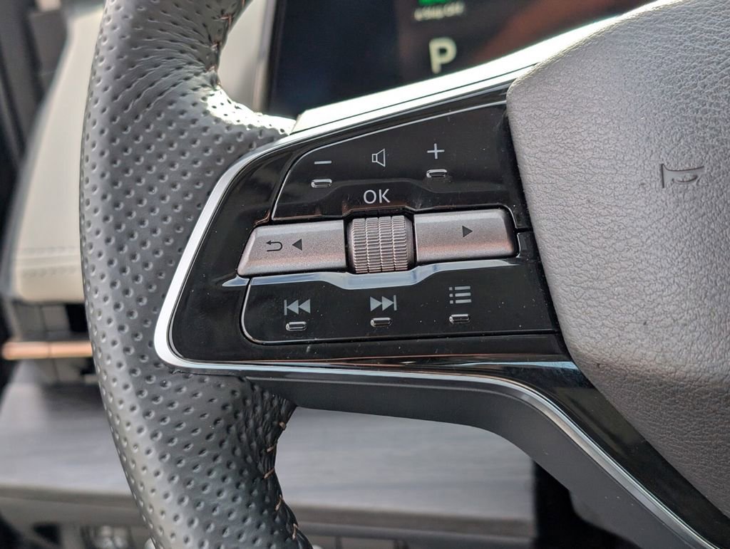 Used 2023 Nissan Ariya AWD image 26