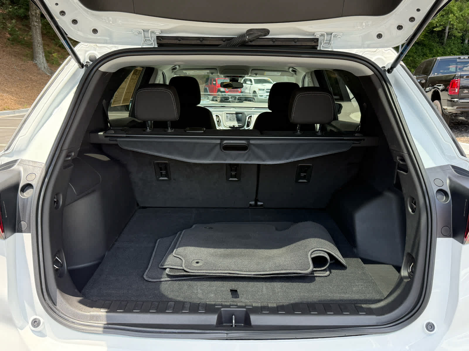 Used 2023 Chevrolet Equinox LT FWD image 27