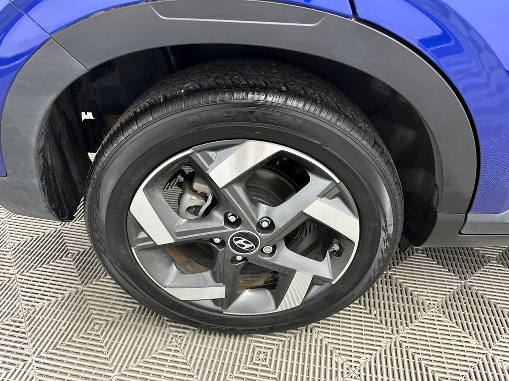 Used 2023 Hyundai Venue Limited w/ Cargo Package FWD image 17