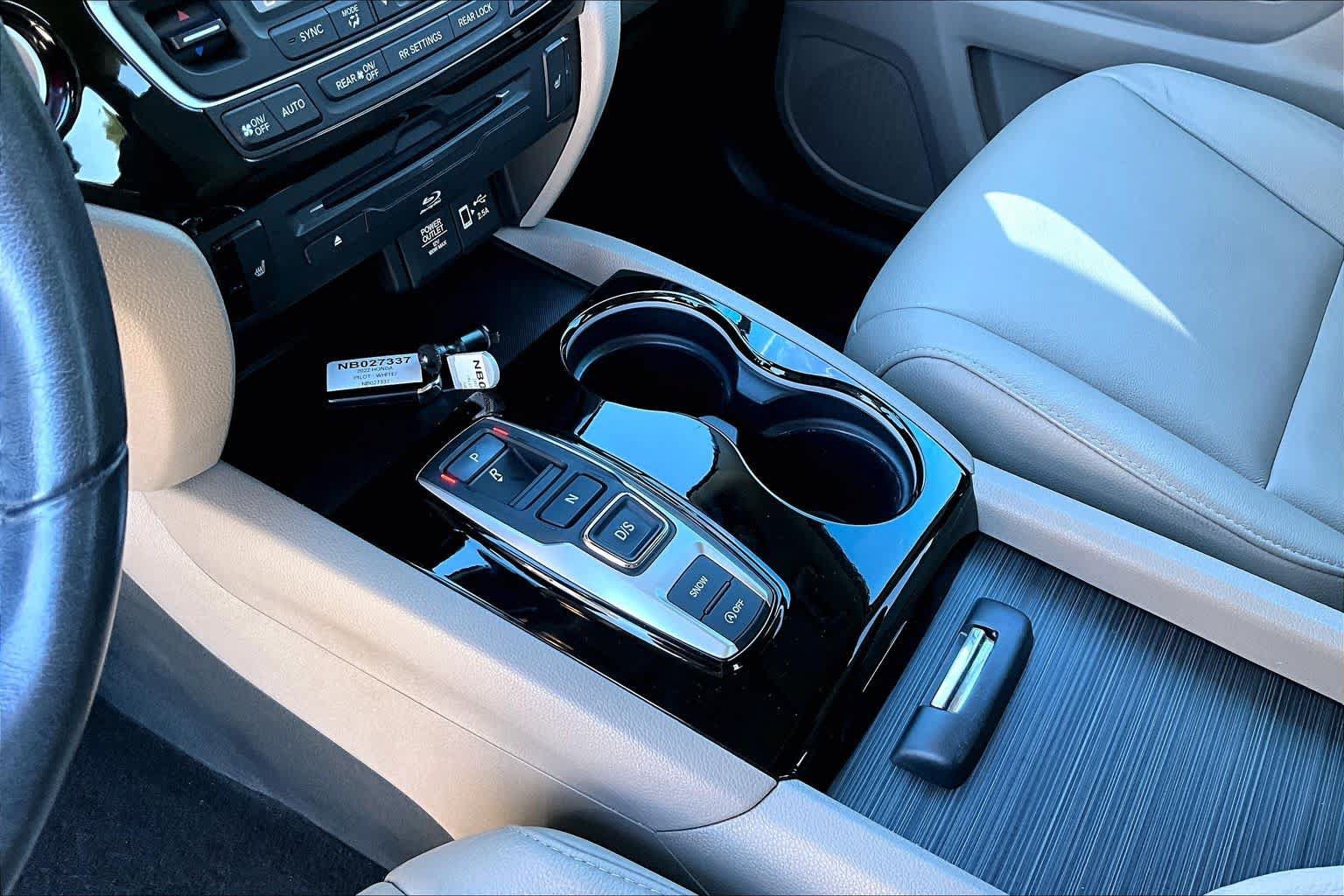 Used 2022 Honda Pilot Touring image 16