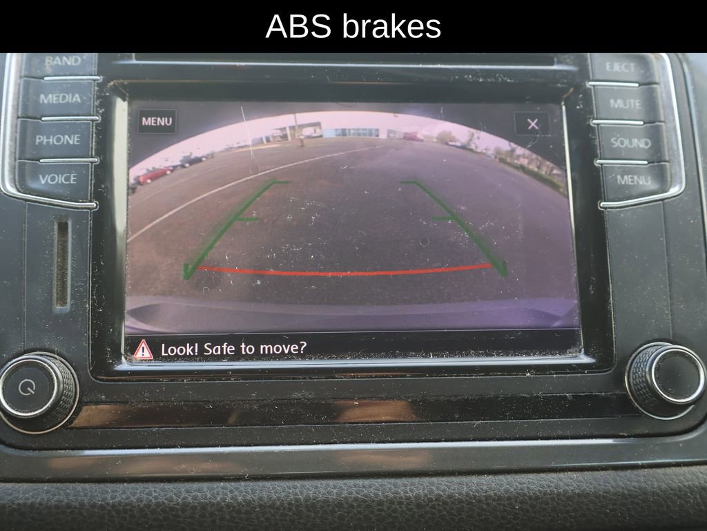 Used 2017 Volkswagen Tiguan S image 10