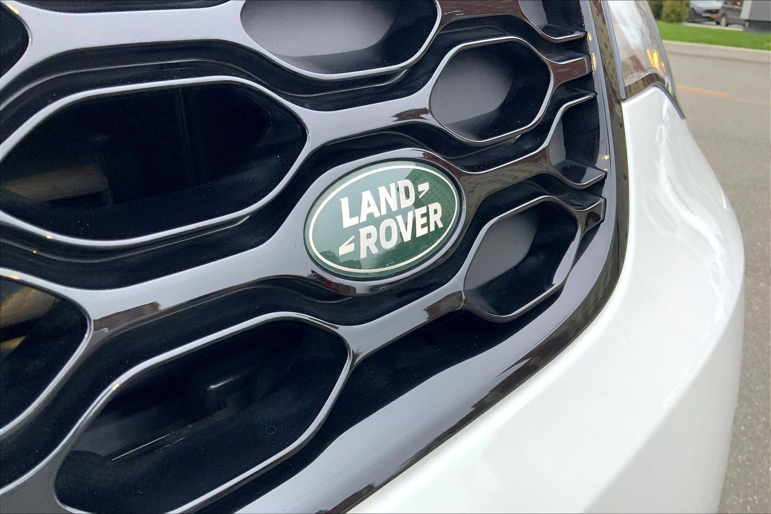 Certified 2025 Land Rover Discovery Dynamic SE AWD/4WD image 31